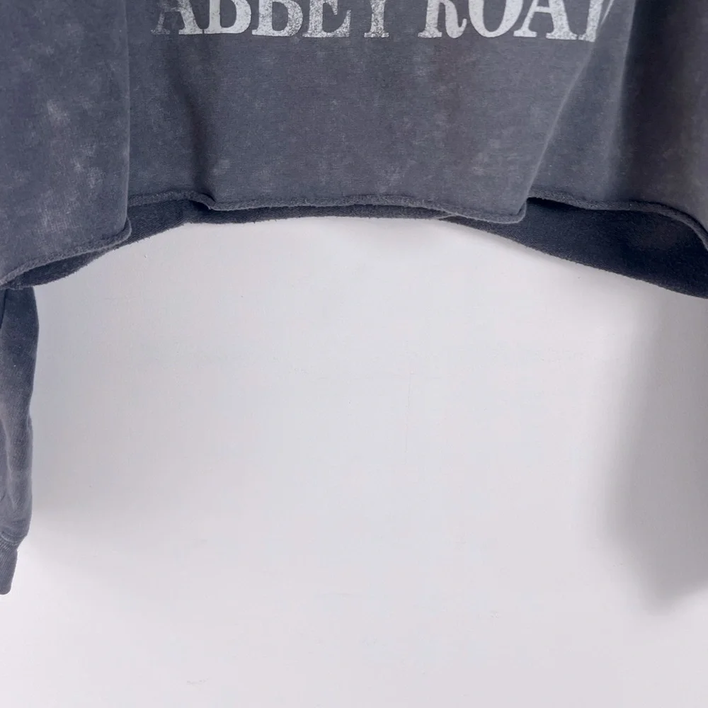 Apple Corps. LTD The Beatles Abbey Road Women's Cropped Gray Sweatshirt Size L - Picture 6 of 7